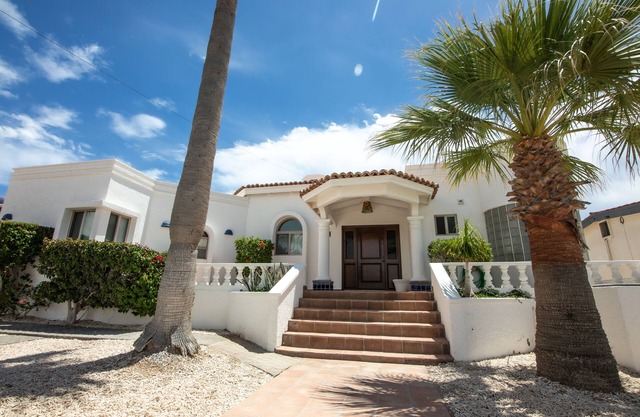 Amazing Las Conchas Beach Front with Heated Spa & Kayaks!!