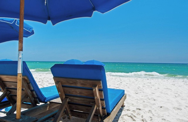 Amazing Location, Gulf Views, Right On Beach!