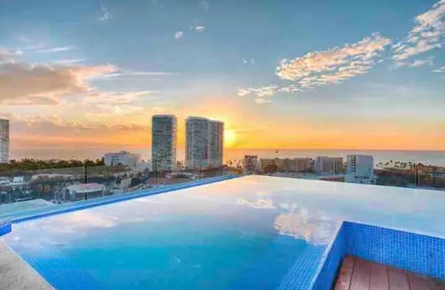 Amazing Loft 1 block away from the beach and the best rooftop with sea view.