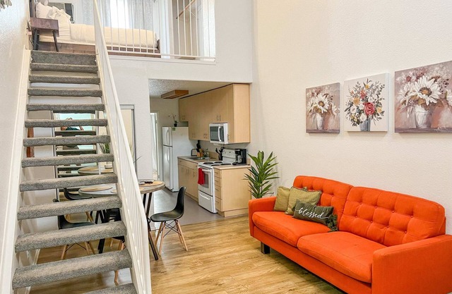 Amazing Loft, and Location near DT area