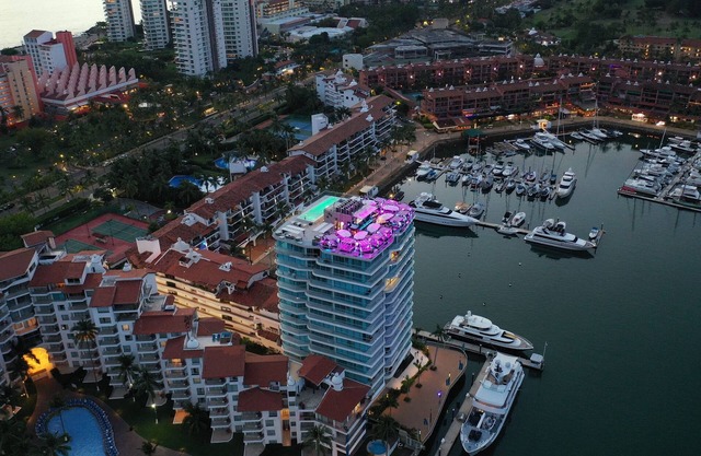 Amazing Loft in the Marina