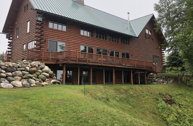 ERSTAUNLICHE LOG Haus mit Blick auf den Lake Superior