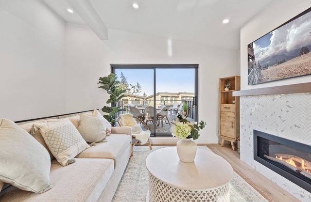 Amazing luxury beachfront getaway at Saratoga Beach