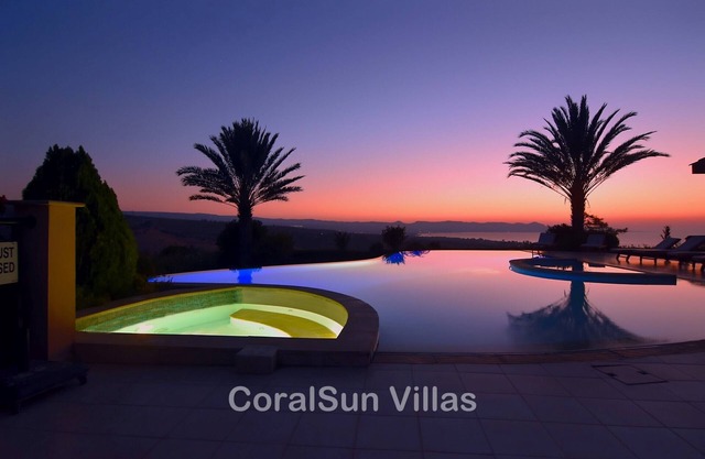 Erstaunliche Luxusvilla, riesiger beheizter Pool-Whirlpool, Fitnessraum, Spielzimmer in Paphos,