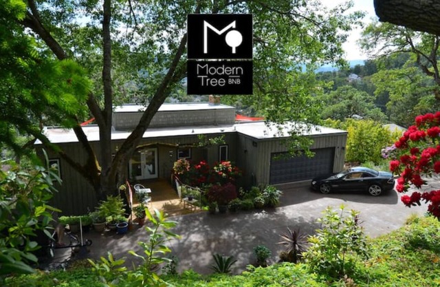 Amazing Mid-Century Modern Home-Incredible Views!