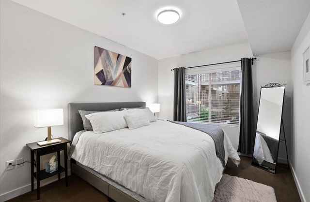 Amazing modern 1 Bedroom with pool/ hot tub