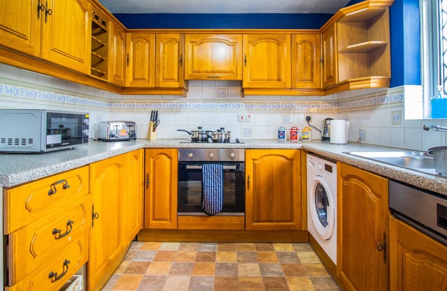 Amazing Modern 3 Bedroom w Parking and WiFi