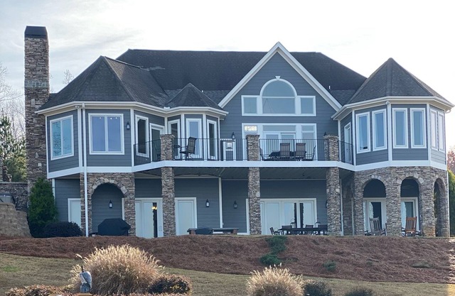 Amazing Mountain, Lake and Private Island Views ~ Hot Tub ~ Kayaks ~ Pizza Oven!
