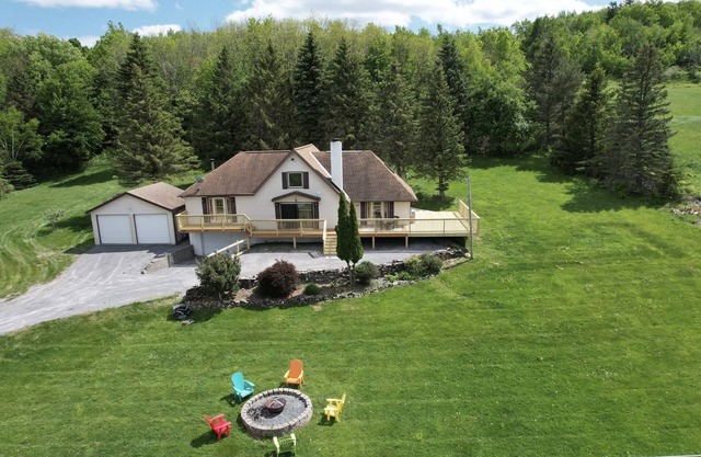 Amazing Mountain View’s Close to Windham wrap around porch w/ Hot tub 4 BDR 2 BR