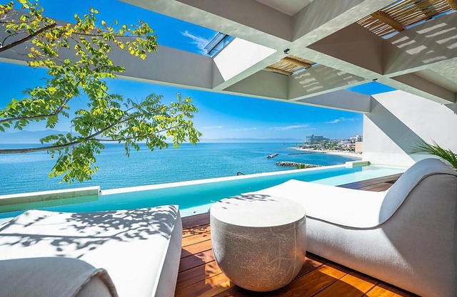 Amazing Oceanfront Villa with private pool