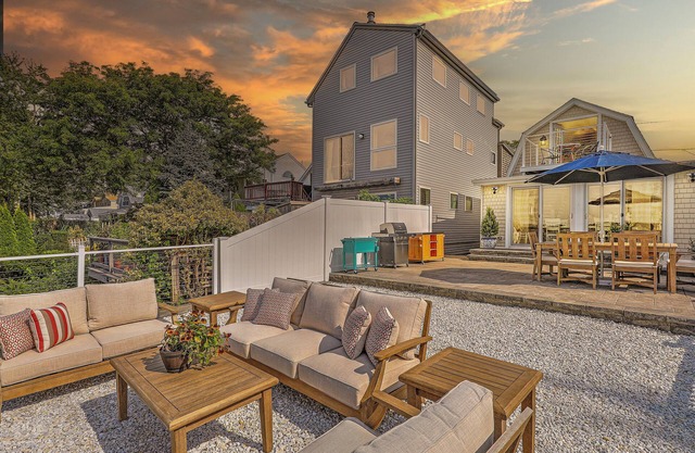 Amazing New England views - Private beachfront by Sabin Point!
