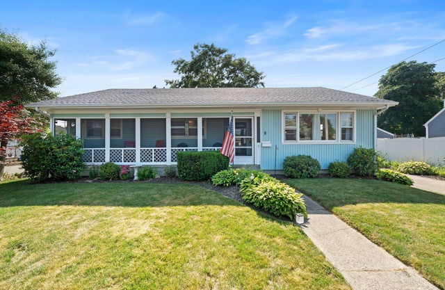 Amazing newly renovated home in Westerly minutes to the beach & all amenities!
