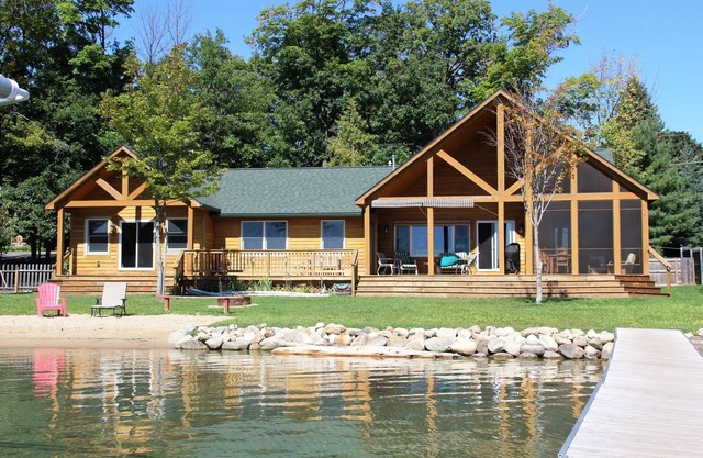ERSTAUNLICHE Nord Elk Lake Getaway