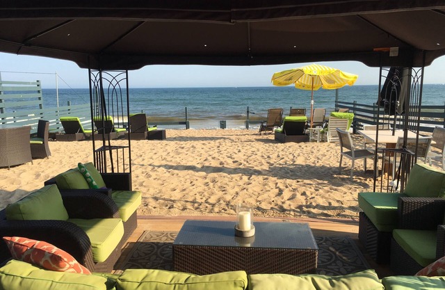 Erstaunliche Ocean Front 2 Story Home, nur wenige Schritte vom Wasser entfernt