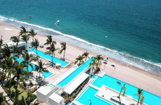 Amazing OCEAN VIEW, BEACHFRONT Access, Stunning POOL - This is the place!