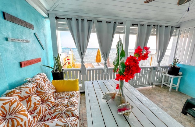 Amazing Ocean View Townhouse Condo Elevated Pool & Balcony
