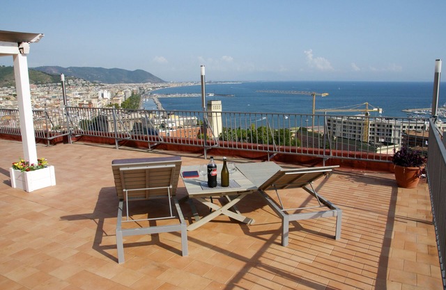 Tolles Penthouse in Salerno - Amalfiküste. Wenige Schritte zu den Stränden & Nachtleben