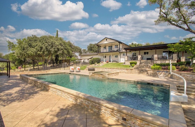 Amazing Pool, Game room and home theatre, near Sacramento, close to Folsom Lake