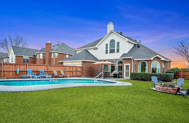 Amazing Pool Home near Lake