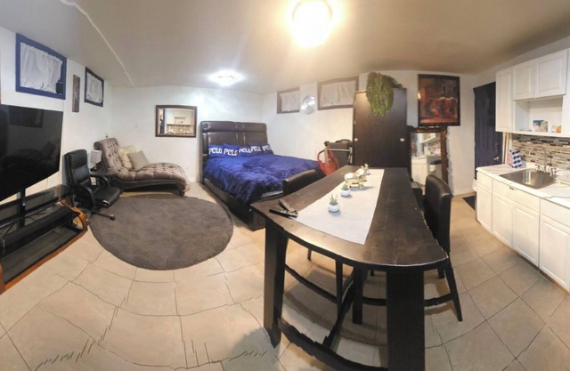 AMAZING PRIVATE QUIET & COMFORTABLE SHORT STAYS!! KING SZ BED.10 mins from JFK
