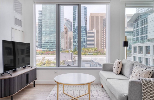 Amazing Rincon Hill 1BR w/ W/D, Gym & Pool, near Tech HQs, by Blueground