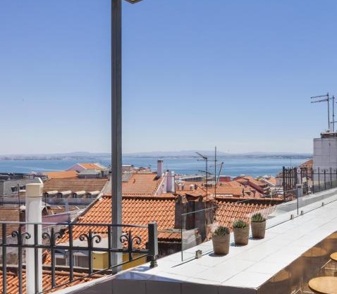 Amazing Rooftop Terrace With River And Historic City View 4 Bedrooms 4 bathrooms AC 19th Century Building Chiado