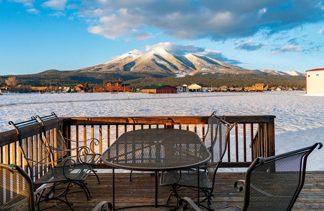 Amazing San Francisco Peak mountain views & Snowbowl minutes away from Suzette Lane