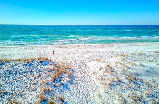 Amazing Sound View, Gulf View and Short Walk to Beach and Peg Leg Petes!