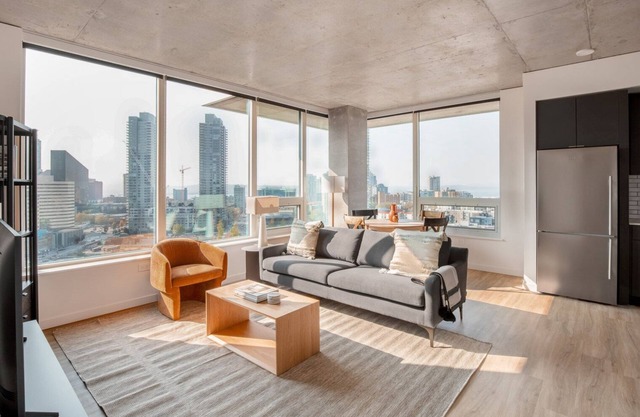 Amazing South Lake Union 2BR w/ W/D & Roof, nr Lake Union, by Blueground