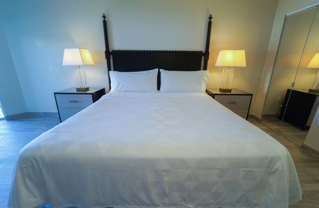 Amazing Stay Close to Best Attractions! 4 Relaxing Units w/ Kitchen, Pool!
