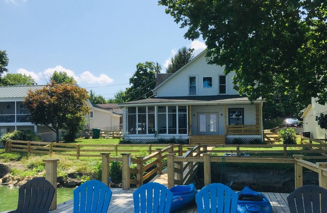 Amazing Sunset Views, Summer Lakefront Getaway