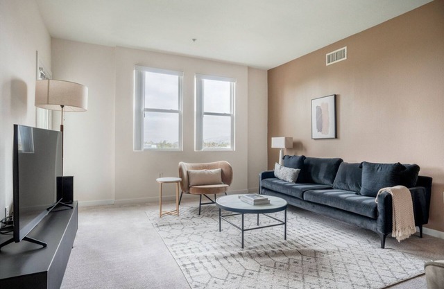 Amazing Union City 2BR w/ Pool & Spa, nr BART, by Blueground