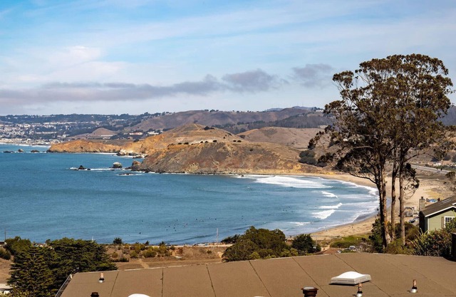 AMAZING UNOBSTRUCTED OCEAN VIEW Entire Home in Pacifica / San Francisco