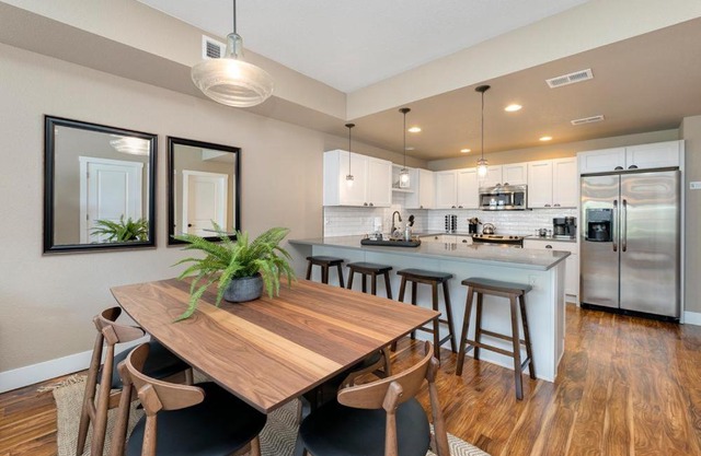 Amazing Urban Townhome near Breweries and River!