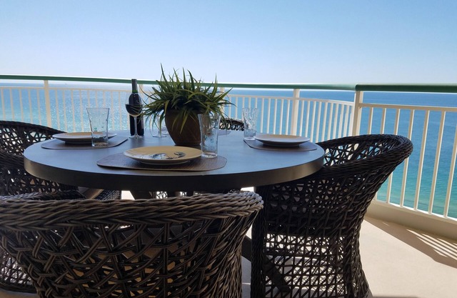 Kürzlich gelistet - Penthouse im 18. Stock - 2 BR / 2 BA - Schöne Einrichtung