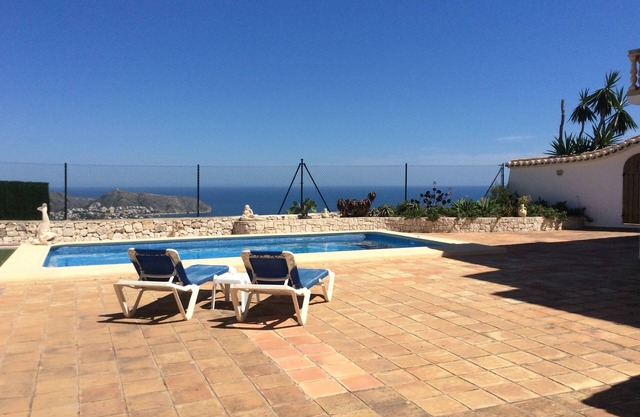 Erstaunliche Ansichten, 3 Bett Apmt, eigener Pool mit großer Terrasse und Garten.