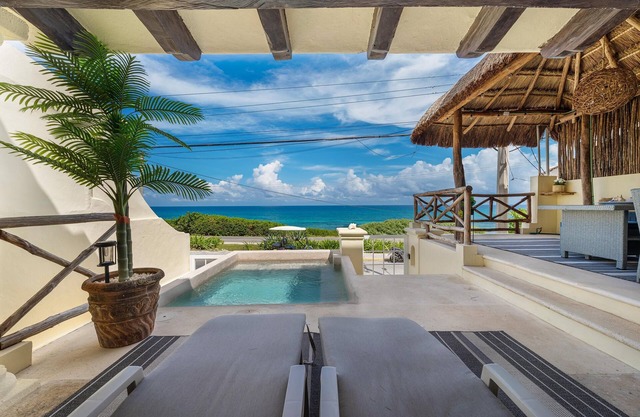 Amazing Views 3 BR Ocean Front w/ Pool.