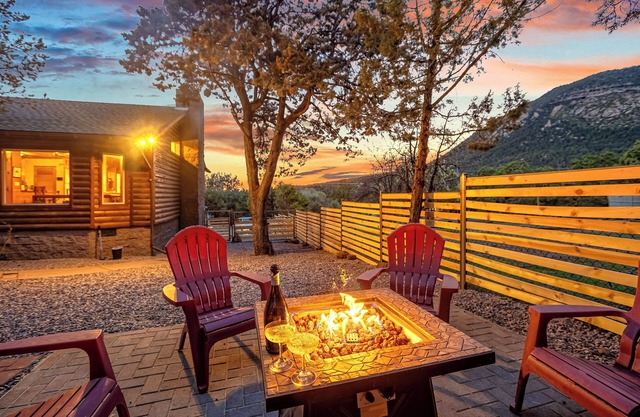 Amazing Views Cabin! memories await you in this dog friendly retreat!