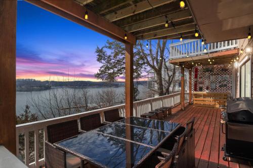 Amazing Views Close to the Strip - Private Dock!