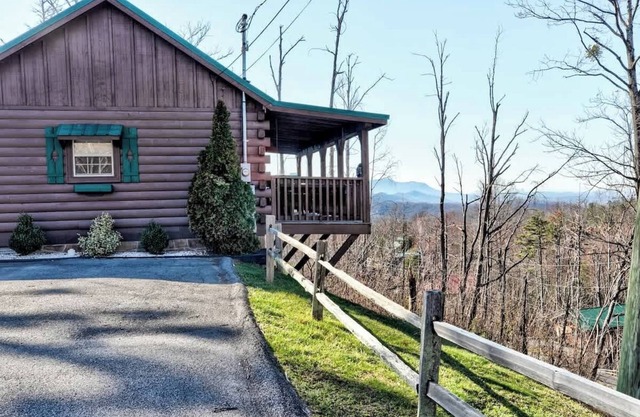Gatlinburg Hütte mit Aussicht, Whirlpool, Billardtisch, Smoky Mountains, 1 Bett, 1 Bad