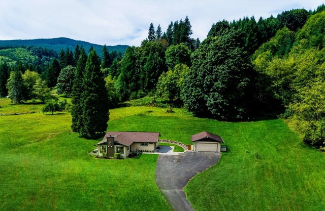 Erstaunliche Ansichten auf privatem Morgen mit Weg zum Nebenfluss, 10 Minuten zum See Merwin, großartige Basis für St. Helens