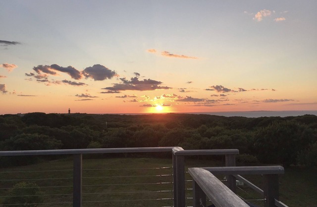 Aufrufe Aufrufe Aufrufe !! Sonnenuntergänge !! Historische Martha Vineyard Gem & Große Dachterrasse!