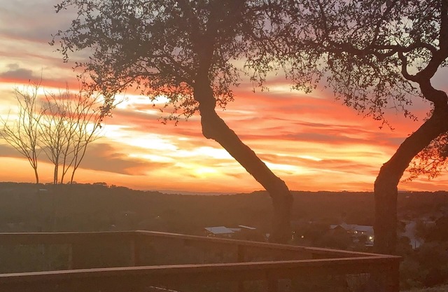 Tawny's Secret Hideaway Genießen Sie eine unglaubliche 20 Meile Hill Country View!