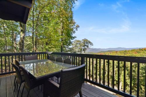Amazing Views! Welcome to Chalet Montagne!