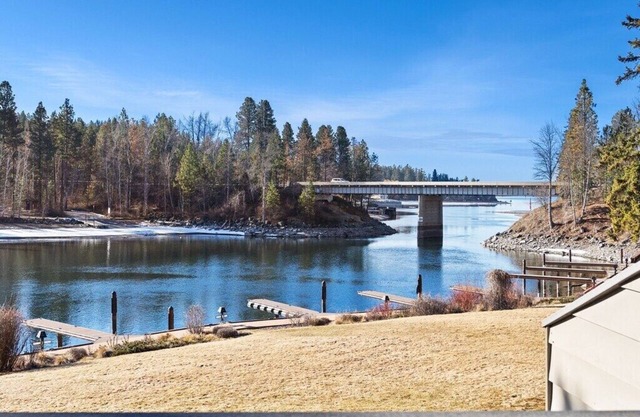 Amazing WATERFRONT GETAWAY with Views of Gorgeous Flathead Lake