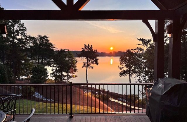 Amazing Waterfront Location on Lake Keowee!