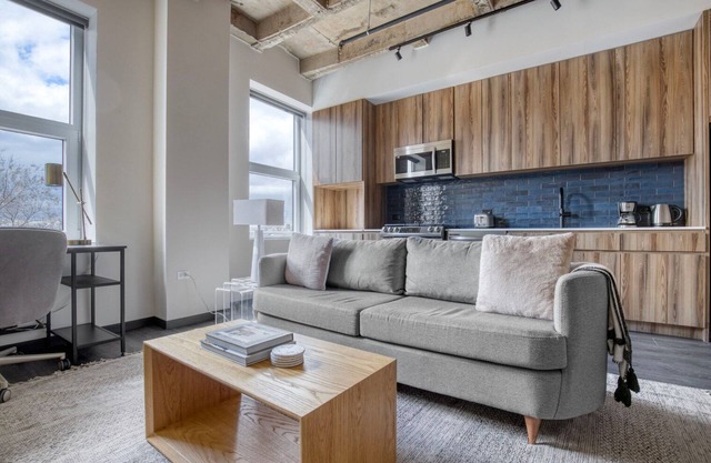 Amazing West Loop Jr 1BR w/ Rooftop & Dog Wash, nr L, by Blueground