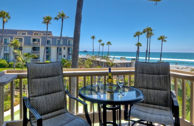 NEUE AUFLISTUNG! Ocean & Pier View Condo, Upgrades!
