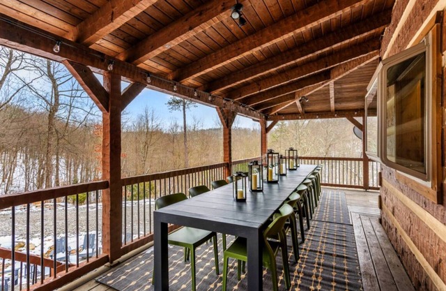 Amber Hills Lodge: Sauna,Golf Sim,Hot Tub,Theatre