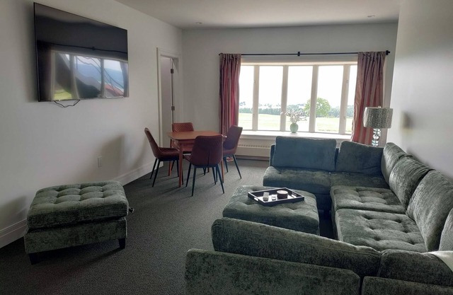 Amber Suite: Two Bedrooms w/Lake View